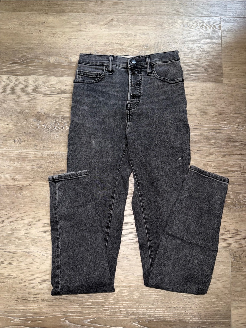 Everlane Women’s High-rise Skinny Jeans in Washed Black Buttonfly